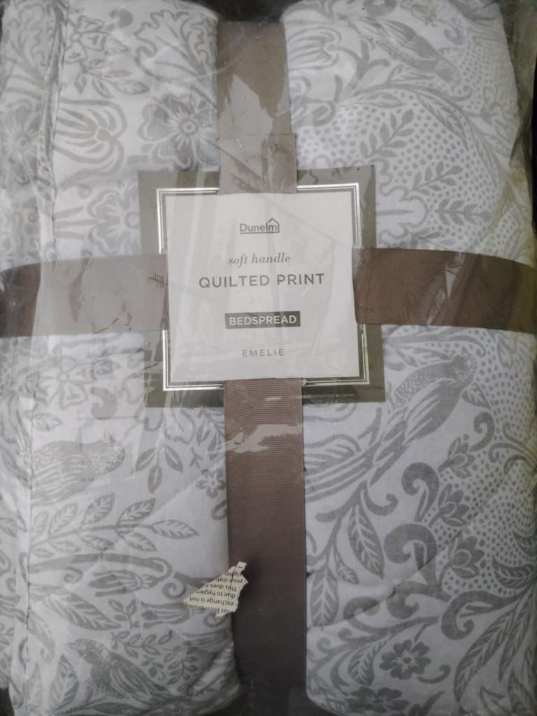 BRAND NEW (C) - GREY KING SIZE BEDSPREAD - £40