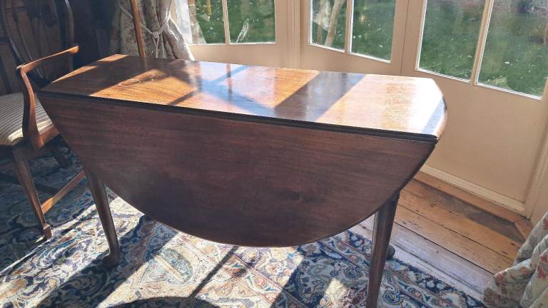 Antique Georgian Mahogany round folding table 