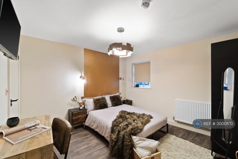 1 bedroom in High Street, Nottingham, NG15 (#3000572)