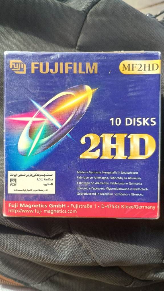 Fujifilm MF2HD 3.5in -  10 Disks 2HD IBM Formatted Floppy Disks computer laptop