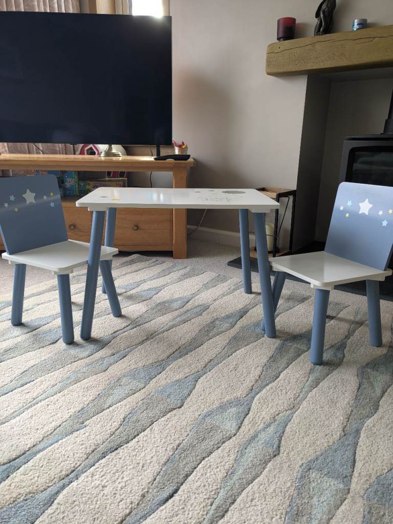 Kids table and chairs