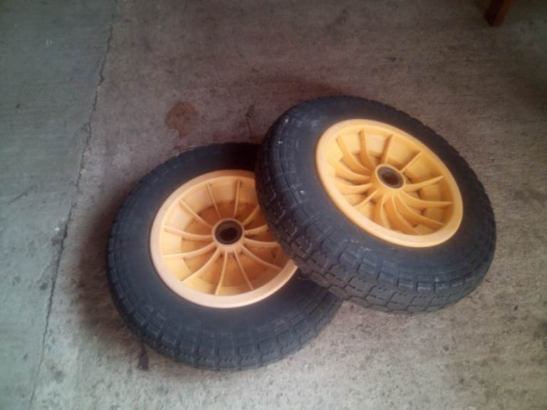 Wheelbarrow Wheels with Puncture Proof Tyres 