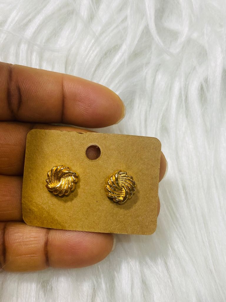 Beautiful stud earrings 2