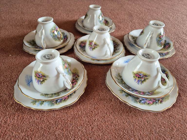 Royal Vale 18 Piece Bone China Teas Set, Cottage Scene and in Excellent Condition.