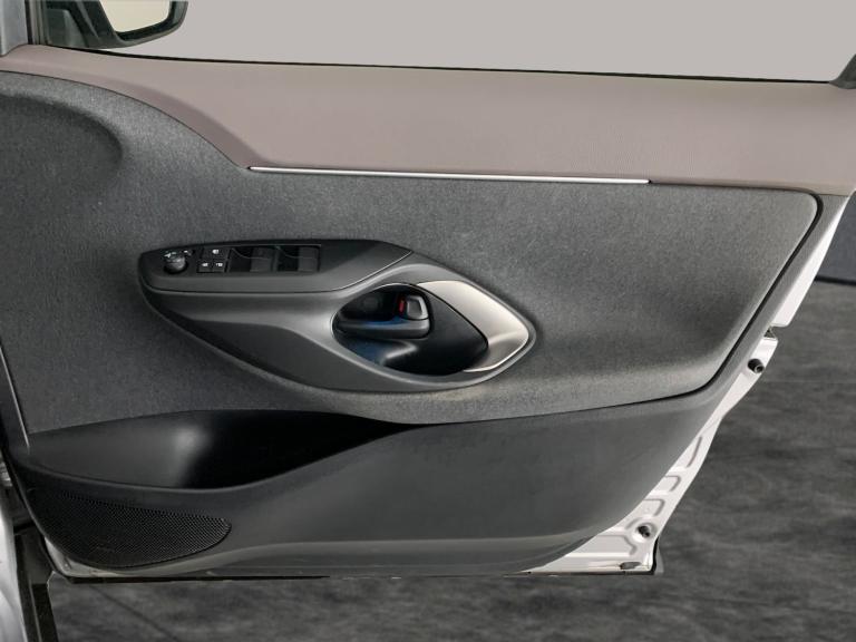 2022 Toyota Yaris Cross 1.5 VVT-h Excel SUV 5dr Petrol Hybrid E-CVT Euro 6 (s/s) (116 ps) - LANE ...