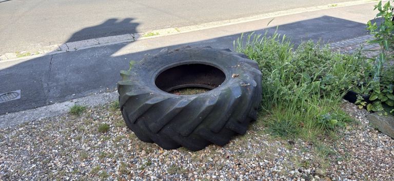 Free large tyre