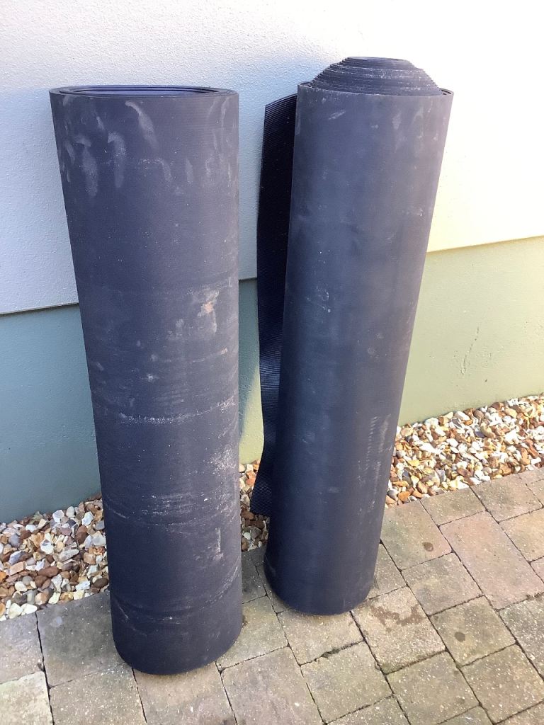 Ribbed, rubber matting