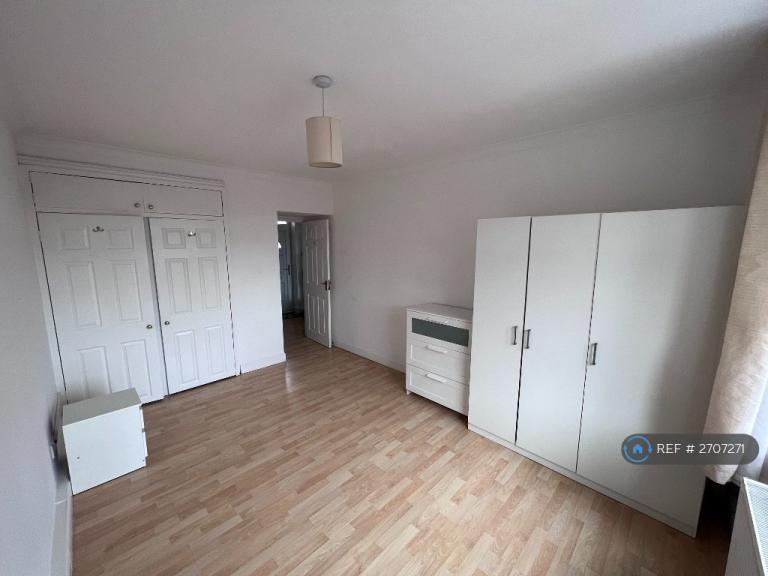 1 bedroom flat in High Street South, Dunstable, LU6 (1 bed) (#2707271)