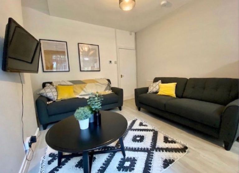 Replacement for spacious single room in Selly Oak