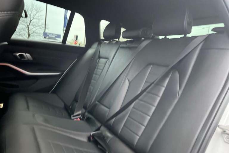 2021 BMW 3 Series 320i M Sport 5dr Step Auto ** Rear Parking Camera - Heated Seats ** Semi-Au Est...