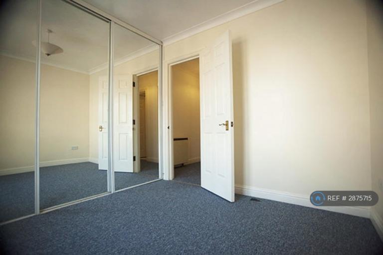1 bedroom flat in Mariners Quay, Brighton Marina Village, Brighton, BN2 (1 bed) (#2875715)