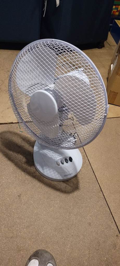 Desktop fan