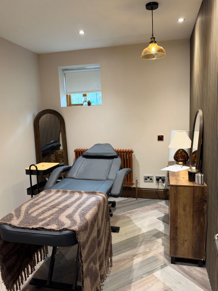 Beauty room to rent in Leeds