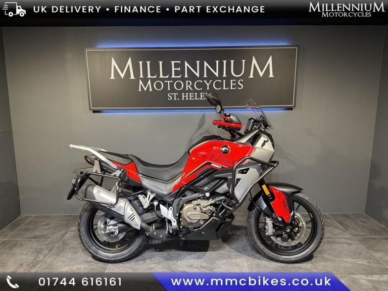 QJ MOTOR SVT 650 V-TWIN ADVENTURE TOURER WITH FREE 3 PART LUGGAGE