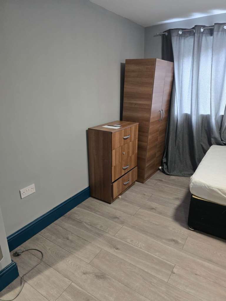 Room in Keel Drive Slough SL1 2SU
