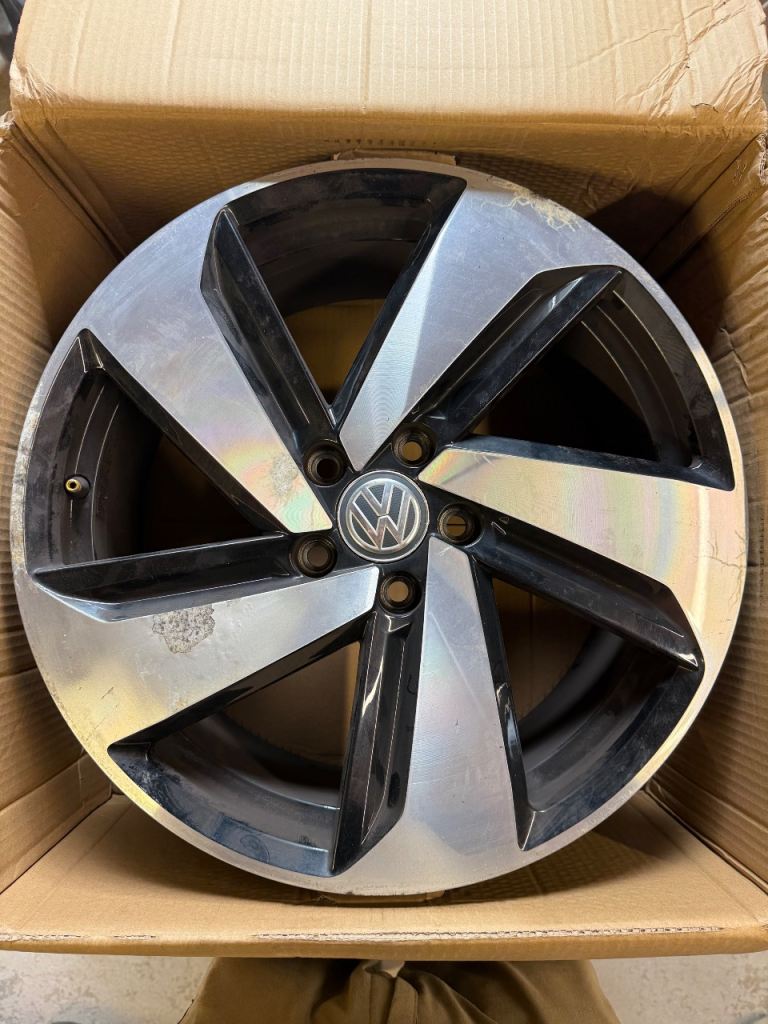 VW 18” Milton alloy wheels