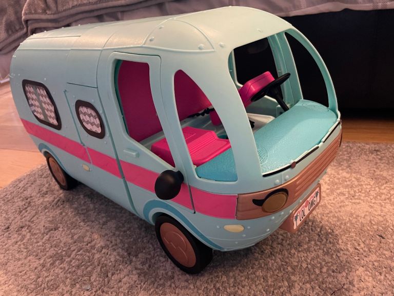 Huge Bundle of LOL Dolls Toys