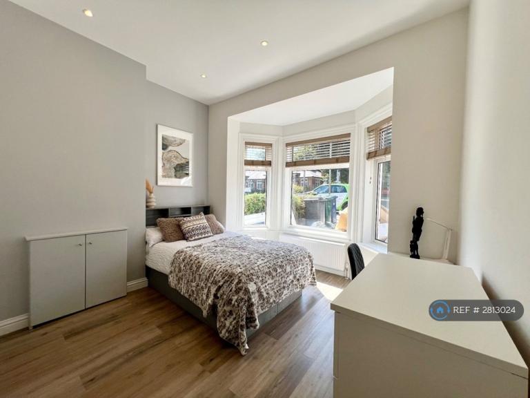 1 bedroom in Victoria Road, Barnet, EN4 (#2813024)