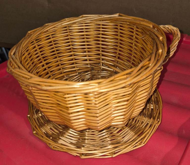 Wicker teacup basket / planter 