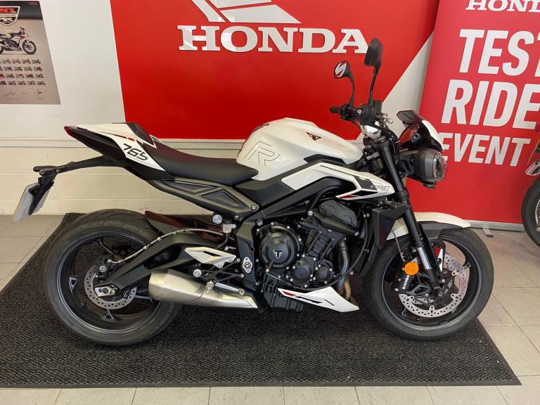 TRIUMPH STREET TRIPLE 765 R
