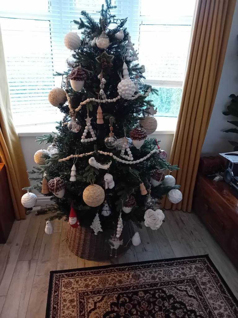 Excellent quality 6ft Christmas Tree
