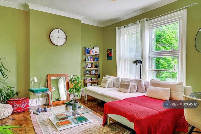 2 bedroom flat in Borthwick Road, London, E15 (2 bed) (#3064532)
