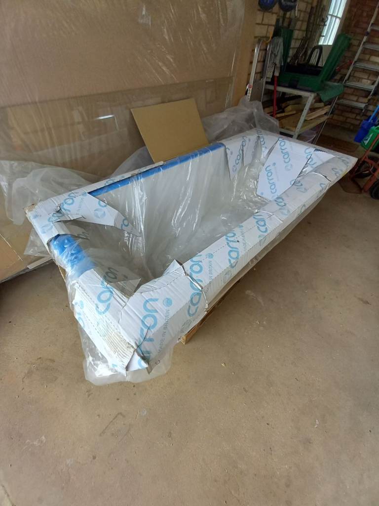 BATH UNUSED STORED IN GARAGE.  AS NEW CONDITION Halcyon Square 1750 x 800