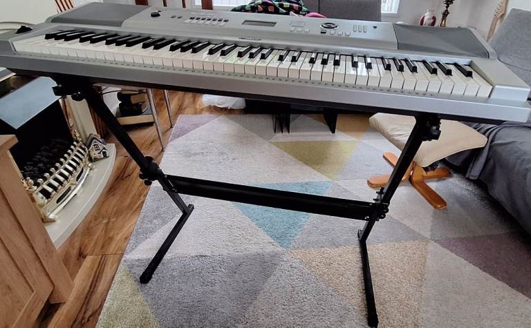 Yamaha DGX-230 Portable Grand Piano Electronic Keyboard silver keyboard with 76 keys, please red 