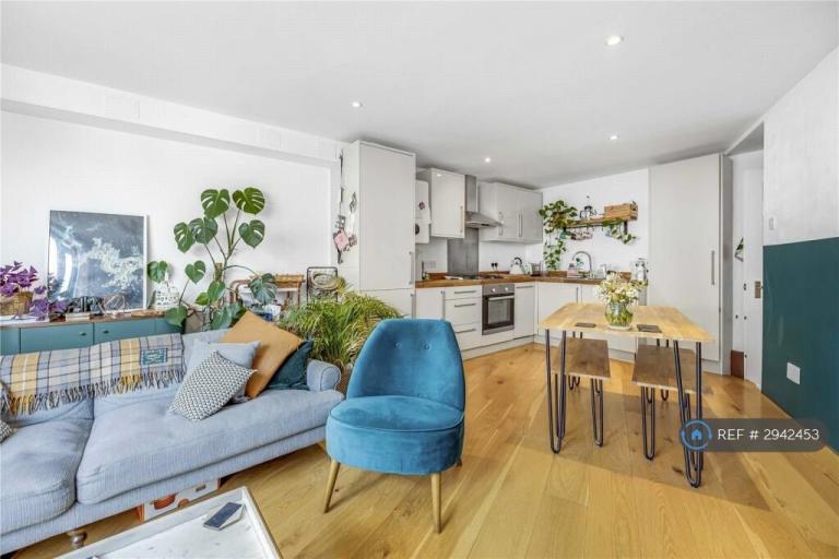 2 bedroom flat in Eardley Road, London, SW16 (2 bed) (#2942453)