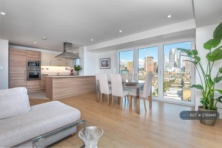 2 bedroom flat in Cornell Square, London, SW8 (2 bed) (#2789441)