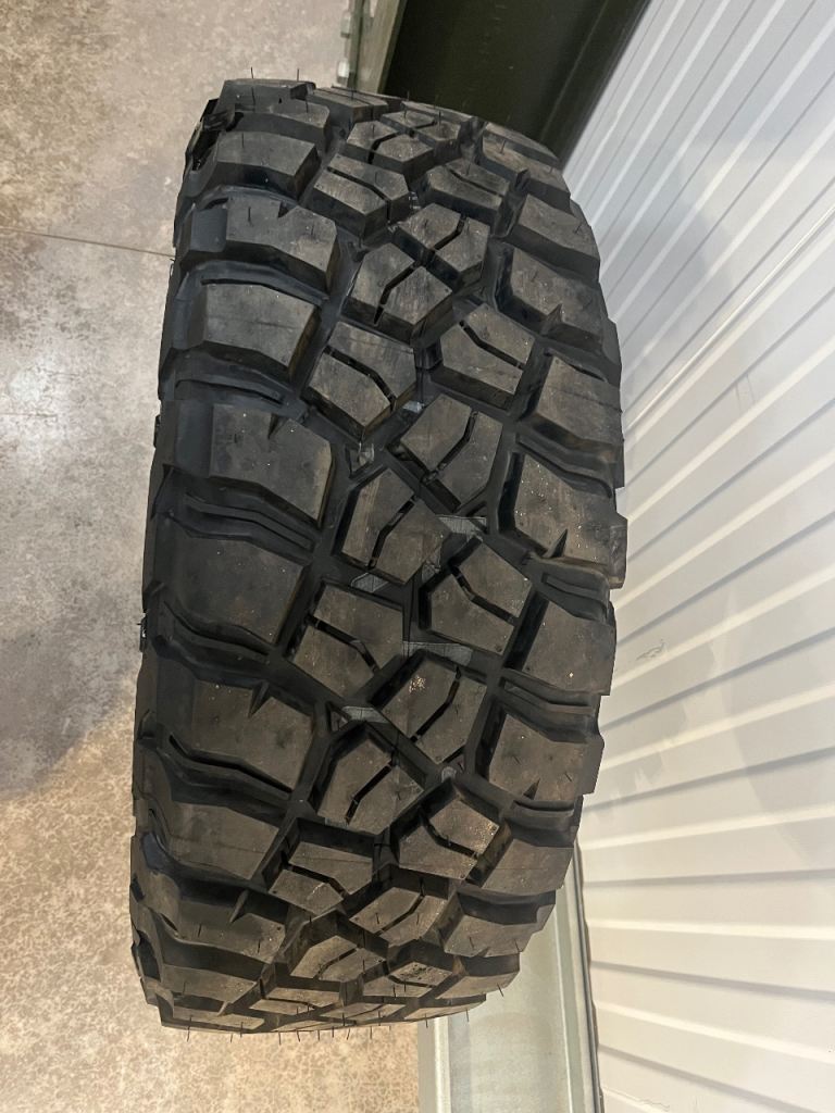 265/65/17 bf goodrich mud terrain km3 tyre
