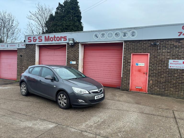 2010 Vauxhall Astra 1.6i 16V Exclusiv 5dr HATCHBACK Petrol Manual