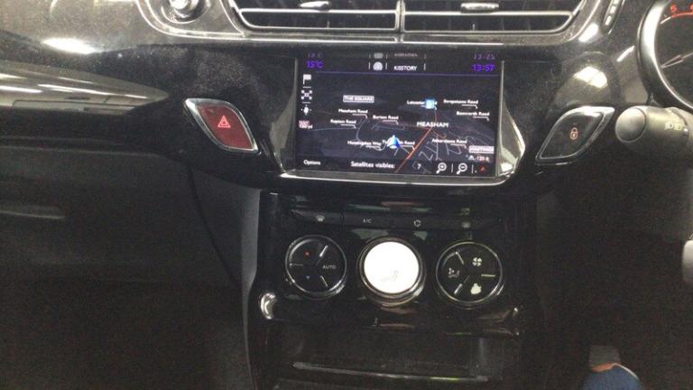 DS AUTOMOBILES 3 1.6 BlueHDi Connected Chic Hatchback 3dr Diesel Manual Euro 6 (