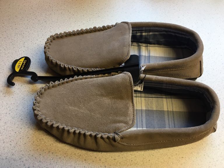 Genuine Suede Mens Moccasin Slippers Size 11 (brand new).