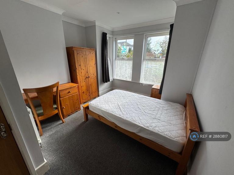 5 bedroom house in Newcombe Road, Southampton, SO15 (5 bed) (#2880817)