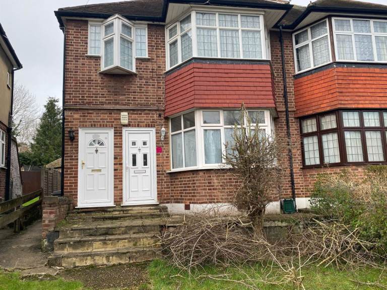 One Bed Ground floor maisonette with private garden to rent in Kingsbury - Leith Close