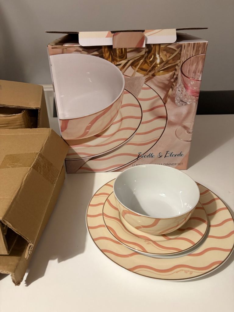 Brand new 12 piece dinner set