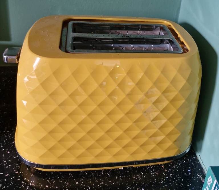 Yellow kettle and toaster