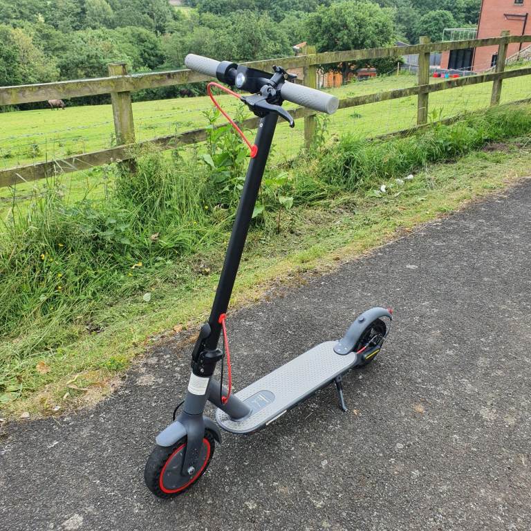 AOVOPRO Electric Scooter – Good Condition, Foldable, With Charger