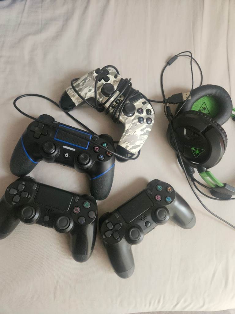 PS4 DualShock Controllers & Gaming Headset – Good Condition