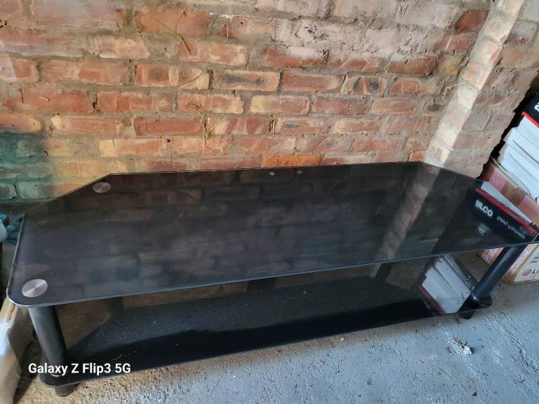 Unusual 5ft tv stand