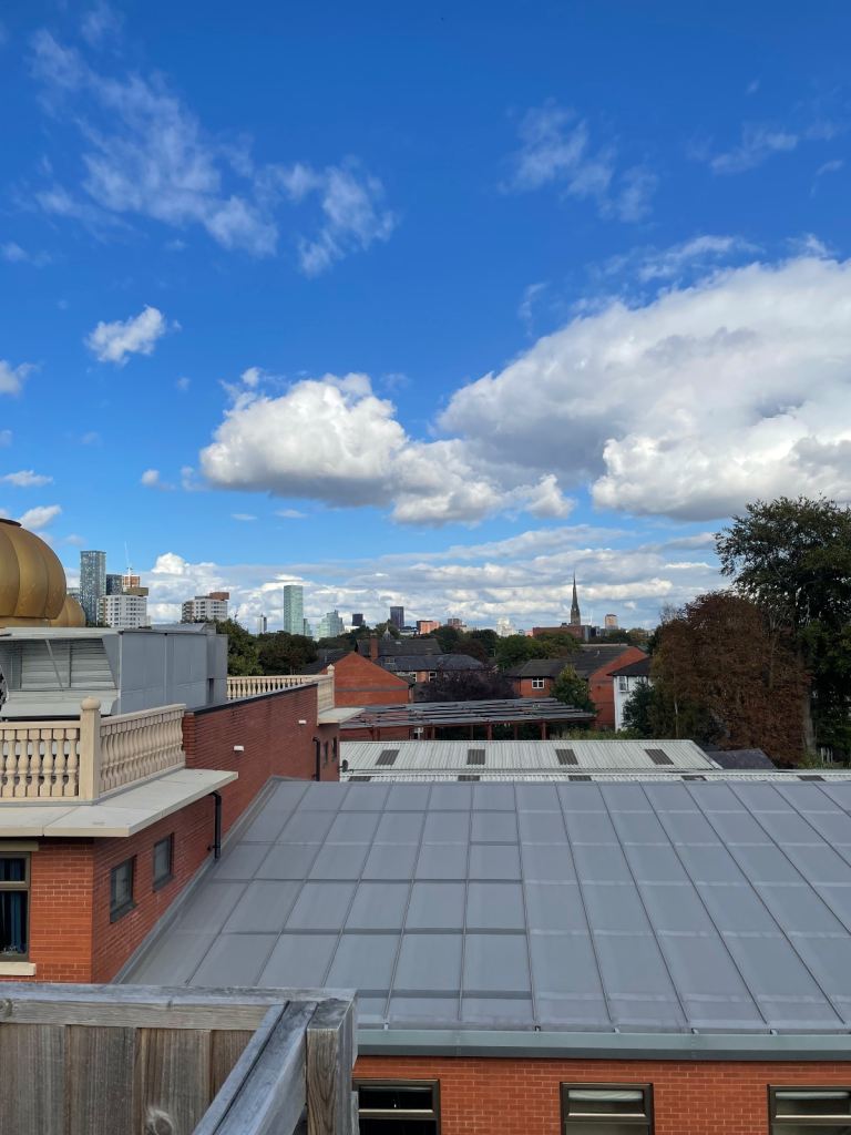 1 FURNISHED DOUBLE ROOM IN WHALLEY RANGE 2 ROOM FLAT