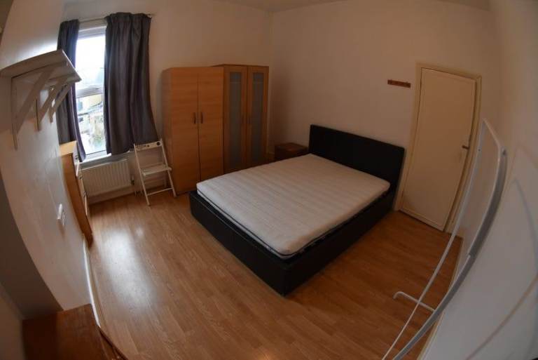 CLEAN DOUBLE ROOM IN WHITECHAPEL - ALL INCLUSIVE ✨
