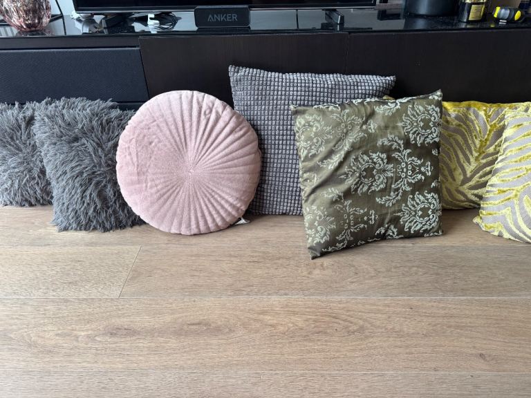 7 Decorative Cushions – Good Condition – Mixed Colours