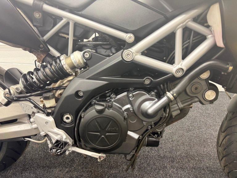 APRILIA DORSODURO 750 ** LOW MILEAGE - JUNE 2026 MOT **