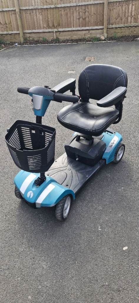 Electric Travel Mobility Scooter – Excellent Condition – With Charger & Bag