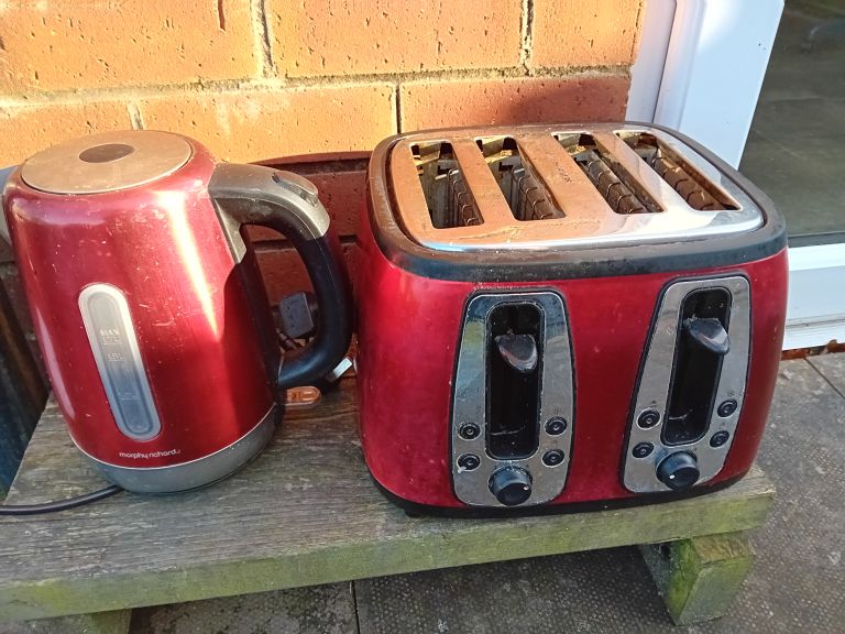 KETTLE AND TOASTER FOR SALE 