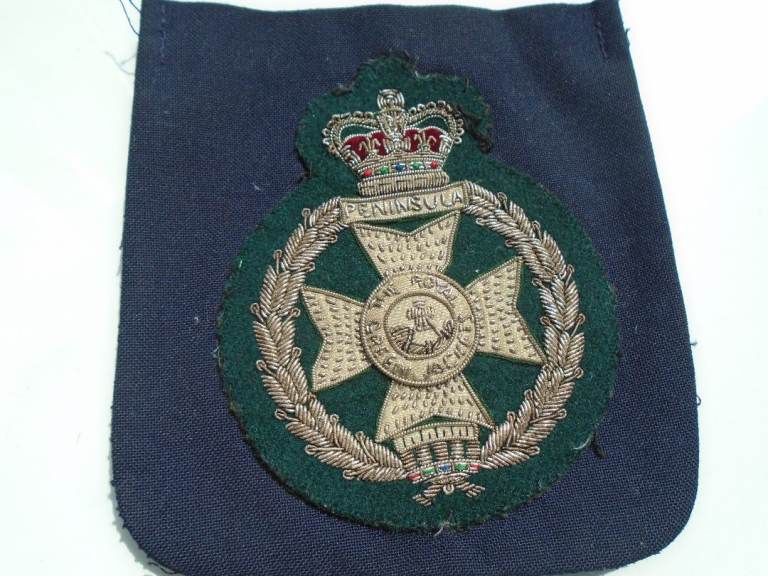 a RARE 100% Genuine Original ROYAL GREEN JACKETS Military Blazer Wire Bullion Badge