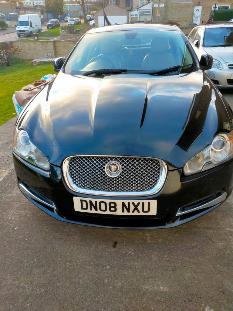 Jaguar XF Black great condition for sale