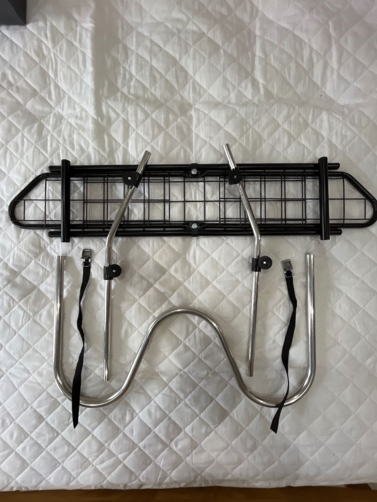 Saunders W93 - Dog Guard suitable for smaller cars/hatchbacks